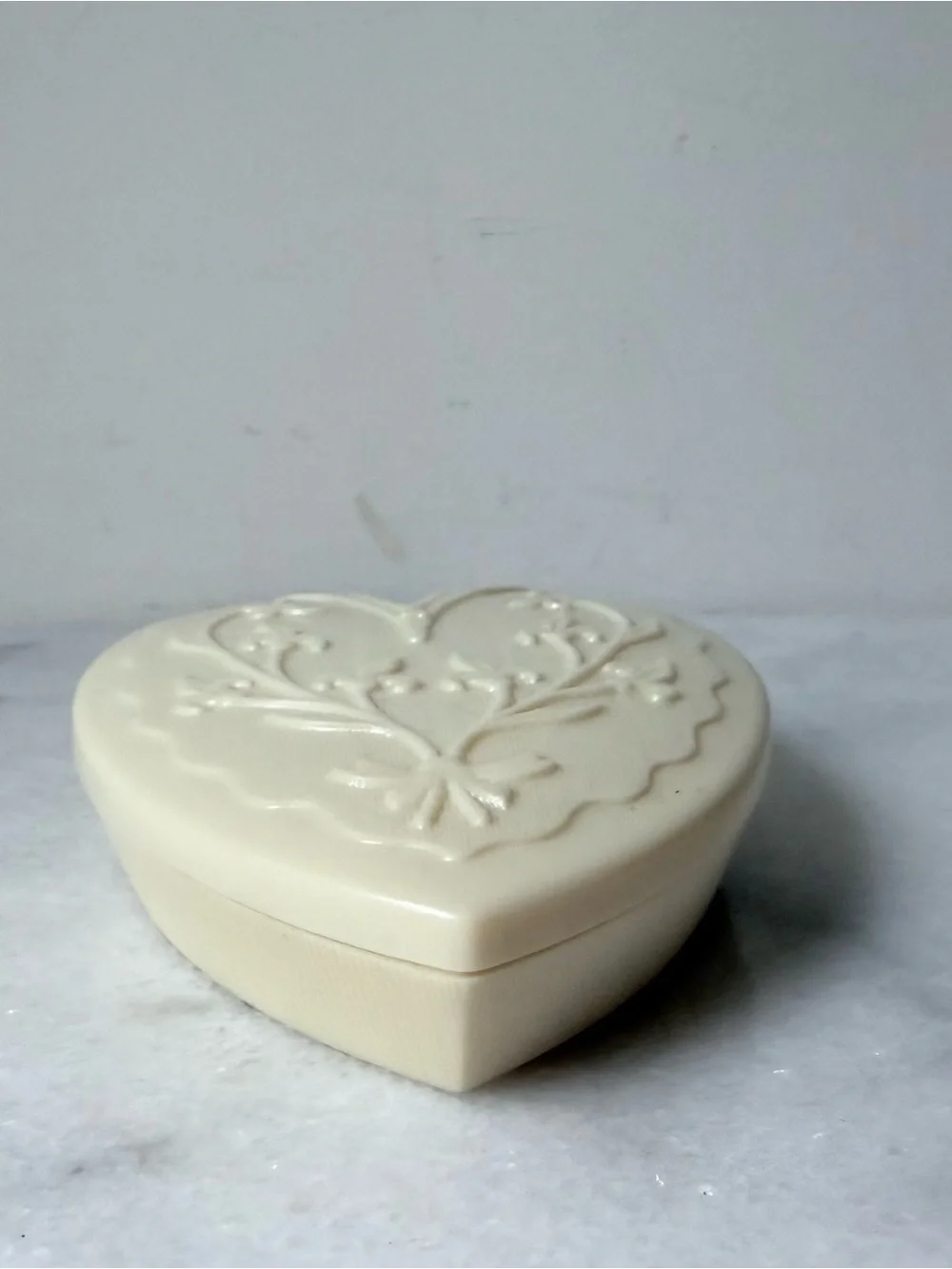 vintage Art Deco-style cream celluloid heart-shaped jewelry box